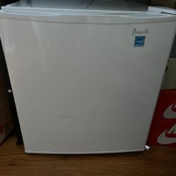 Avanti Mini Fridge 