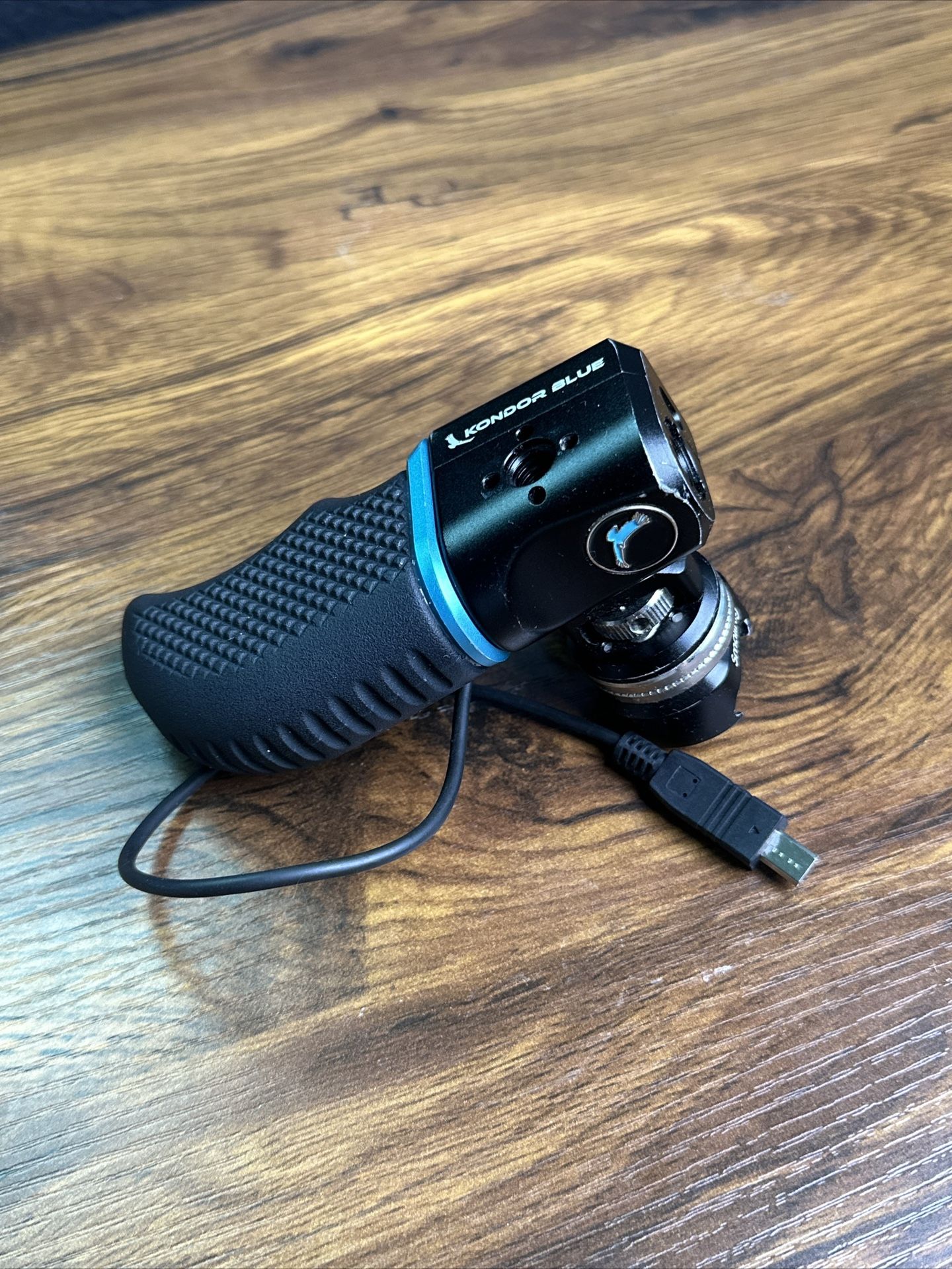 Kondor Blue Trigger Wing Side Handle