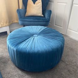 Pier One ottoman