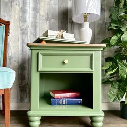 🌺 Newly Refinished Solid Wood Single Nightstand/ Sage Green/ Details Below/ I Can Deliver 