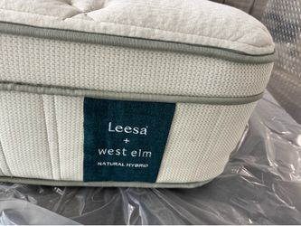 Leesa Natural Hybrid Queen Mattress 80% OFF