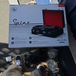 SPINZ  Portable Bluetooth Turntable