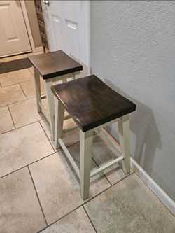 2 bar Stools