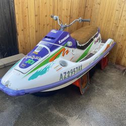 FREE ! FREE !1993 Kawasaki Jet Ski No Engine.