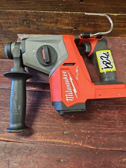 Milwaukee rotary hammer m18