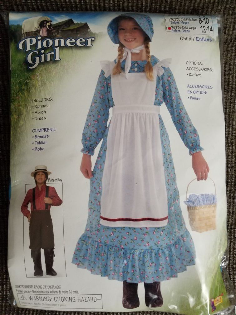 Pioneer costume with bonnet