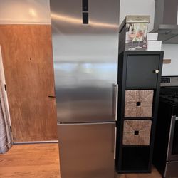 24" Refrigerator and Freezer  SKU: FFBF181ES