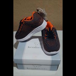Brand New Koala Kids Memory Foam Shoes Size 5