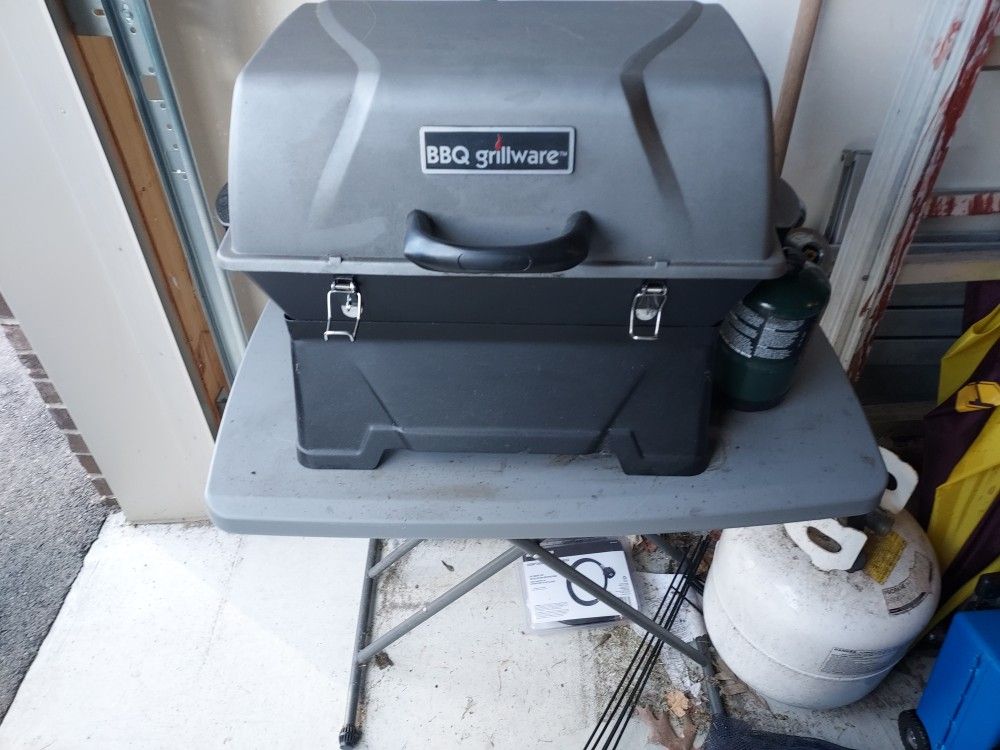 BBQ GRILLWARE PORTABLE GAS GRILL PROPANE MAKE OFFER