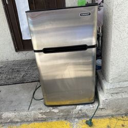 EUHOMY Mini Fridge 