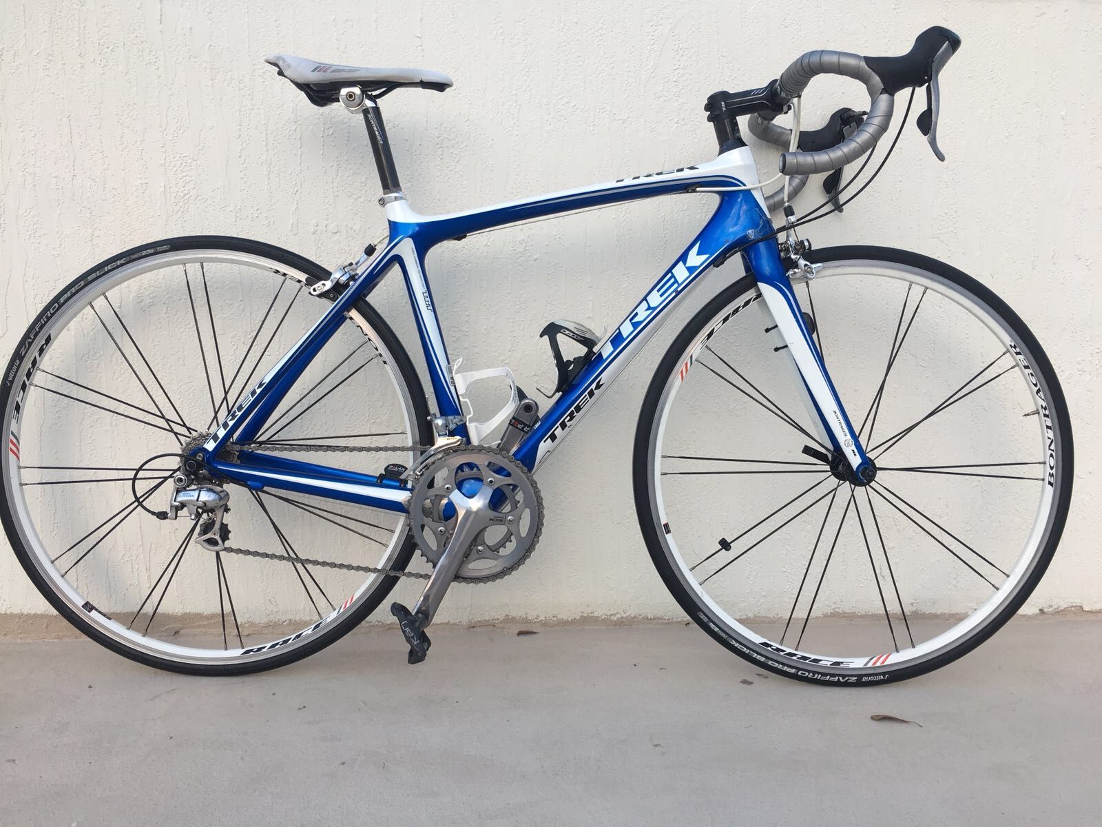 TREK MADONE 4.5 CARBON ROAD BIKE SIZE SMALL 52 cm YEAR MODEL 2009 CARBON FIBER FRAME SHIMANO ULTEGRA