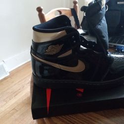 Jordan 1 Mid Metallic Black/Gold Dead stock 