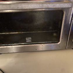 Toaster Oven. Very Convenient . One Of My Best Kitchen Appliance. Works Very Good. Make Offer