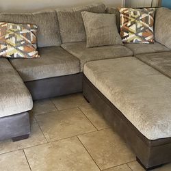 Sectional Couch w/ottoman 