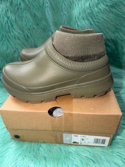 NIB UGG W Tasman X Slip-On Clog In Olive Women’s size 6 With Removable Sock.