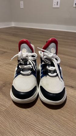 Louis Vuitton women’s arch light sneakers EU 38 / US 8