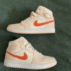 Jordan 1 Mid