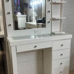 Vanity Set With Shelf 