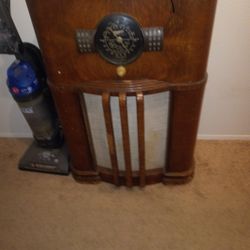 Music Speaker Box That Is Blue Tooth .  Dails Does Not Work  . st 