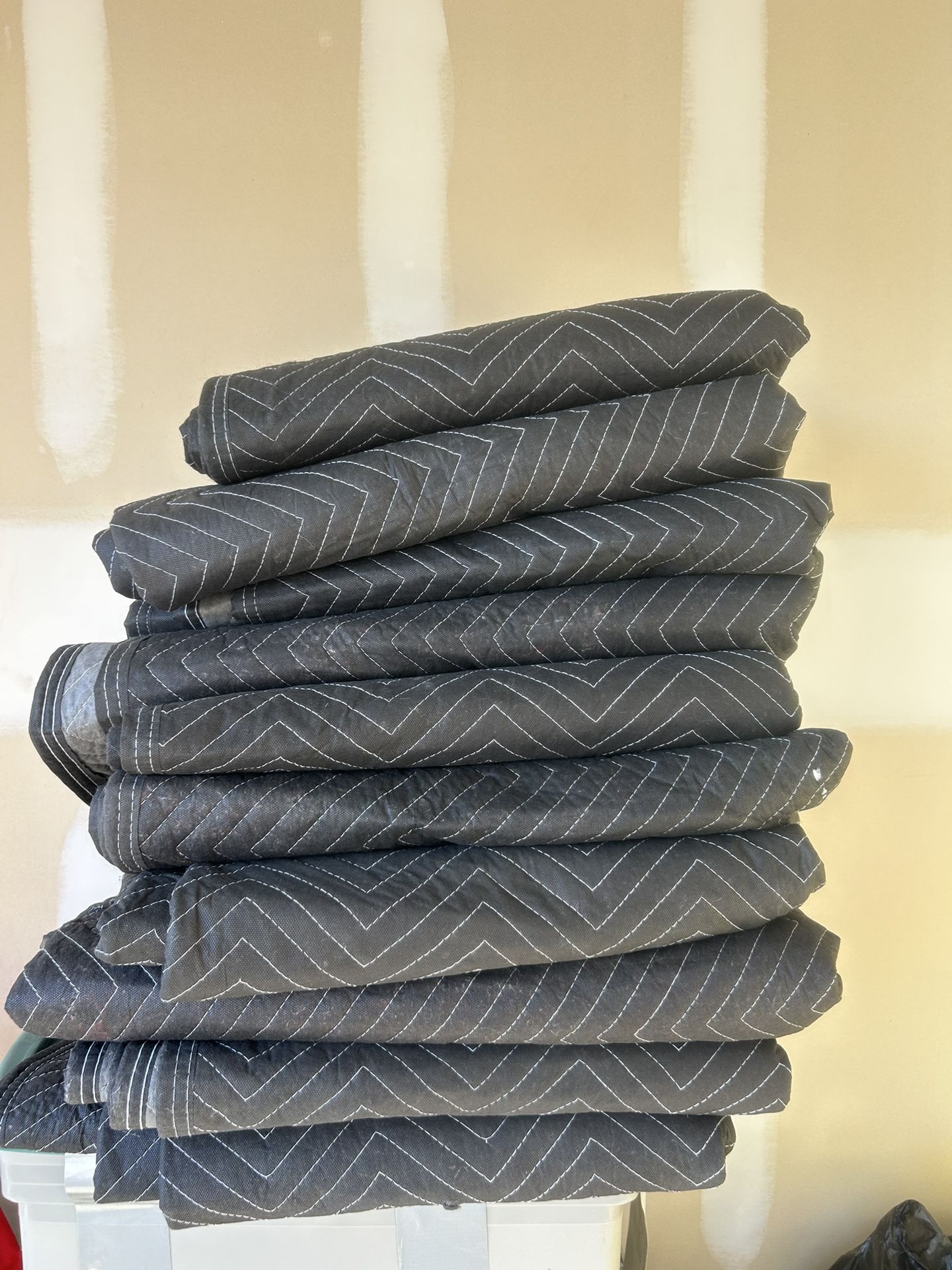 10 Moving Blankets Like New