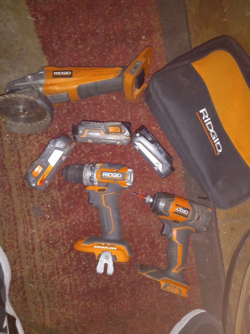 Rigid Combo Kit And Mini Shop-vac