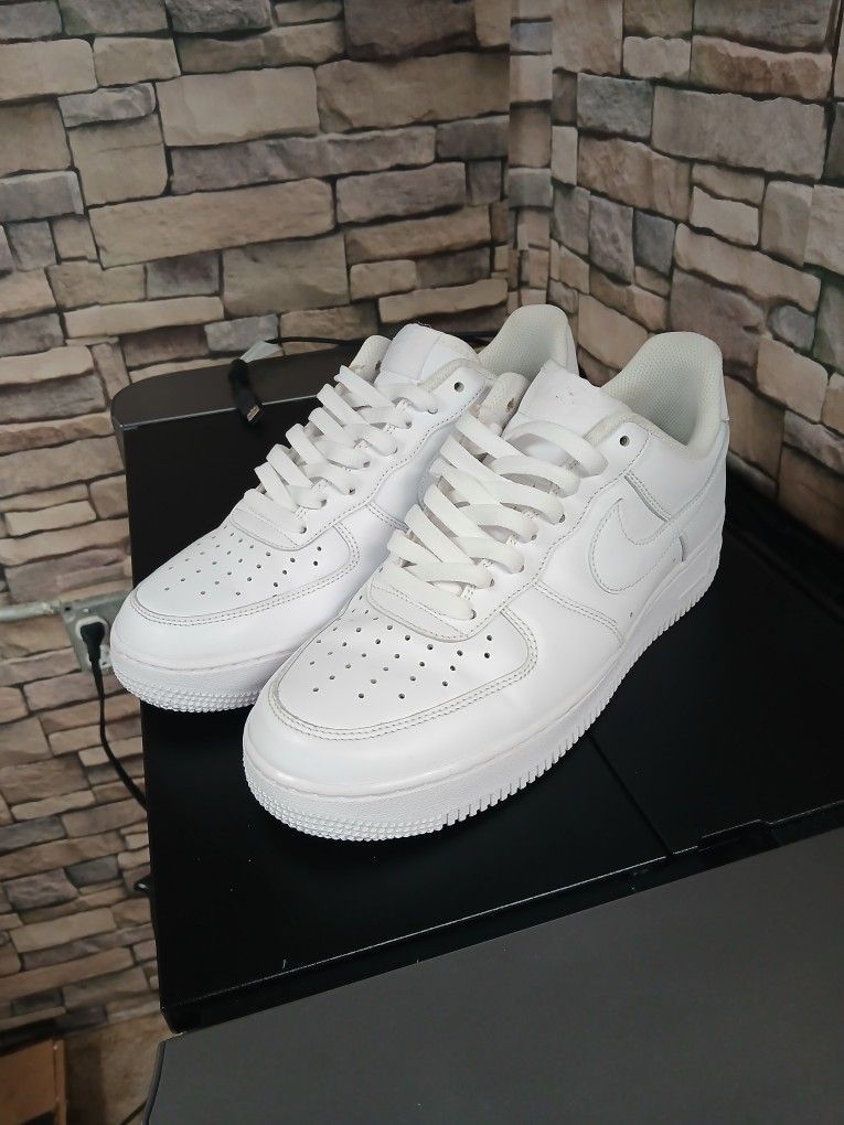 " SIZE 8.5 AF1'S"