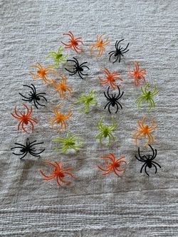 Bag Of 22 Plastic Spider Rings