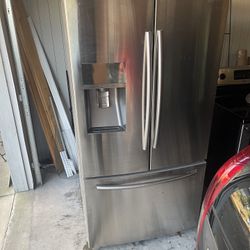 Samsung Double Door Refrigerator w/ Ice maker