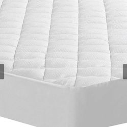 Queen-Size Water-Resistant Circular Flow Breathable and Cooling Fitted Mattress Pad