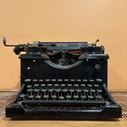 1920s Royal Typewriter – Vintage Collector’s Piece