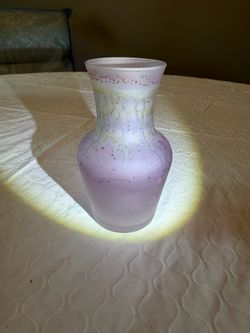 Beautiful Rueven Art glass bud vase