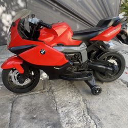 kids electric bmw motorcicle  in good condition