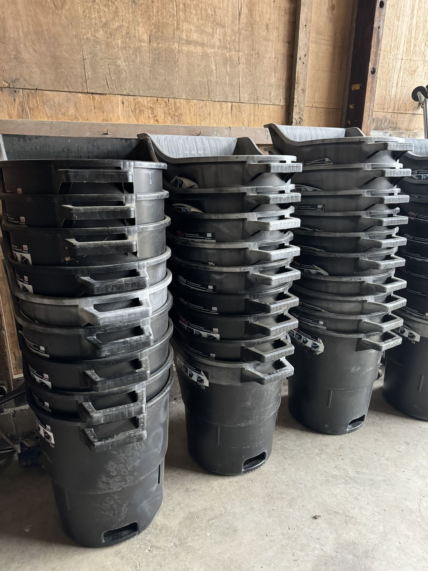 Catchy 30 Gallon Trash Cans for Sale in Oceanside, CA OfferUp