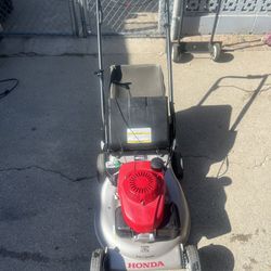 Honda HRR series self-propelled lawn mower