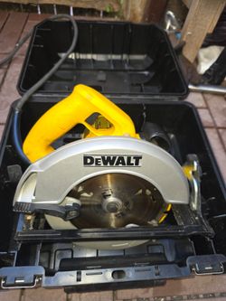 DEWALT DW369 7-1/4" Circular Saw with Case