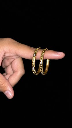 10k Gold Tri Earring
