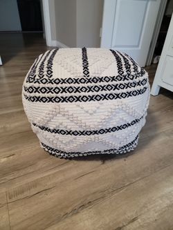 Pouf ottoman