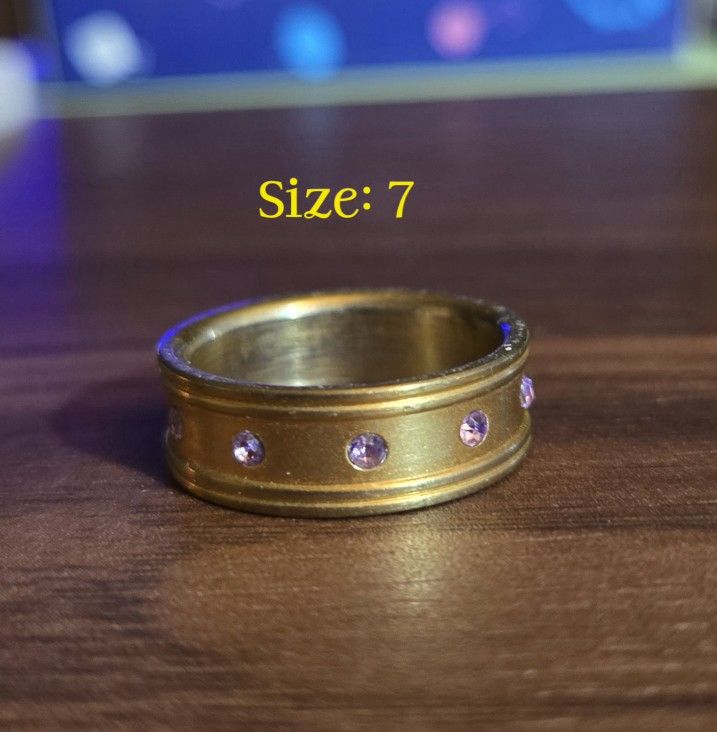 Gold Metal w/Pink Stones Ring