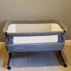 Bassinet Portable Crib By Mika Micky Bedside Sleeper. In Excellent Clean Condition. 