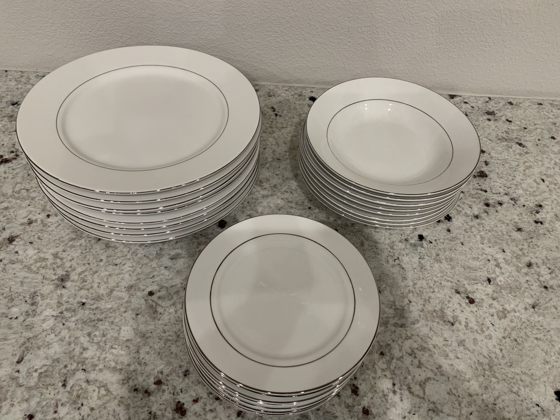 Elegant Dinner, Lunch And Snack Plates (like New)