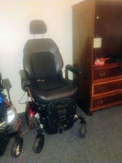 I am selling my this electric chair whit new batterys firm