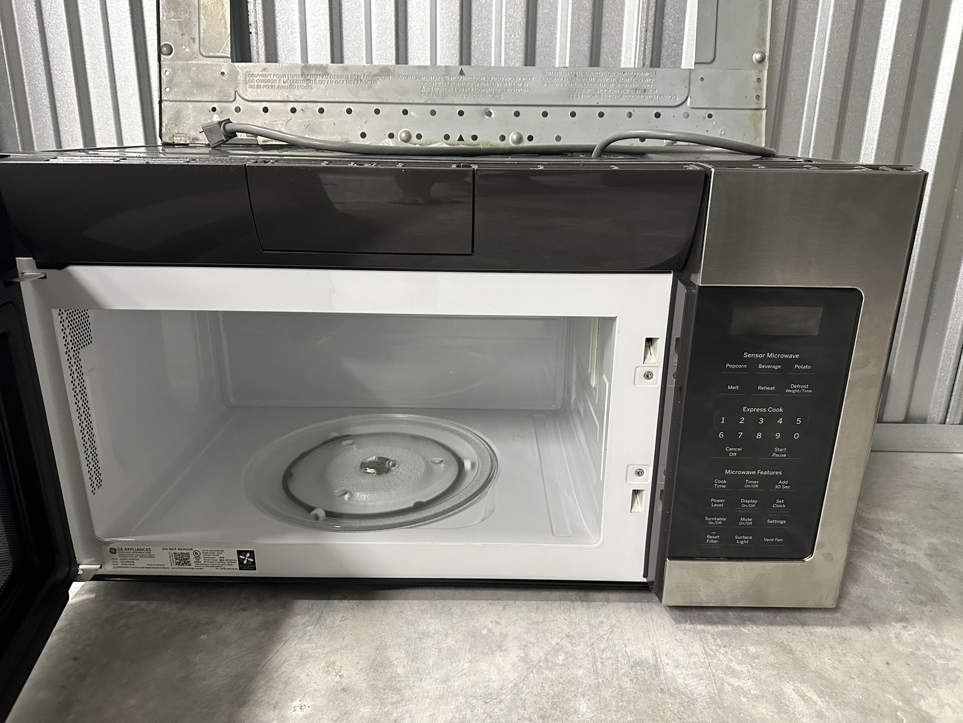 GE - 1.7 Cu. Ft. Over-the-Range Microwave - Black stainless steel  Model:JVMBLTS Z890 for Sale in Webster, TX - OfferUp