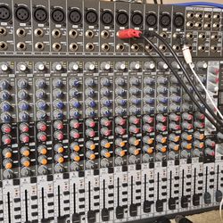 Mixer Beringer 24 Canales Buenas Condiciones 