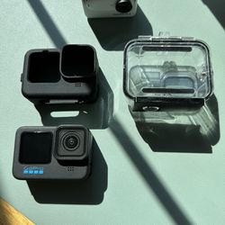 Urgent Sale Almost Brand New GoPro 10 Black Series 