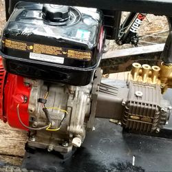 Commerical PRESSSRE WASHER W 4400 PSI PUMP ON IT. COMES WITH WAND & TIPS INCLUDED
