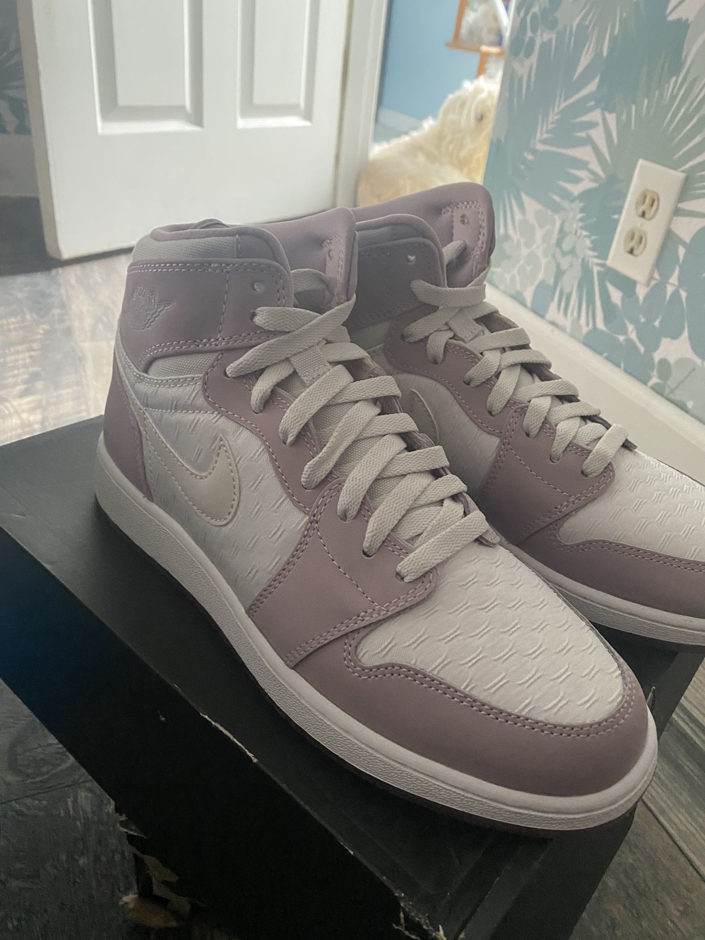 Size 8 (GS) Jordan 1 Retro High Heiress