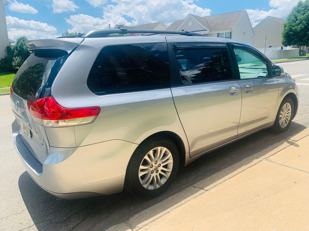 2012 Toyota Sienna