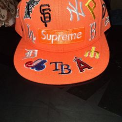 New Era Supreme Hat Size 7 3/8....40$$$