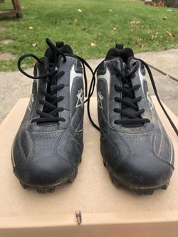 Men’s Molded Softball Spikes Size 14.