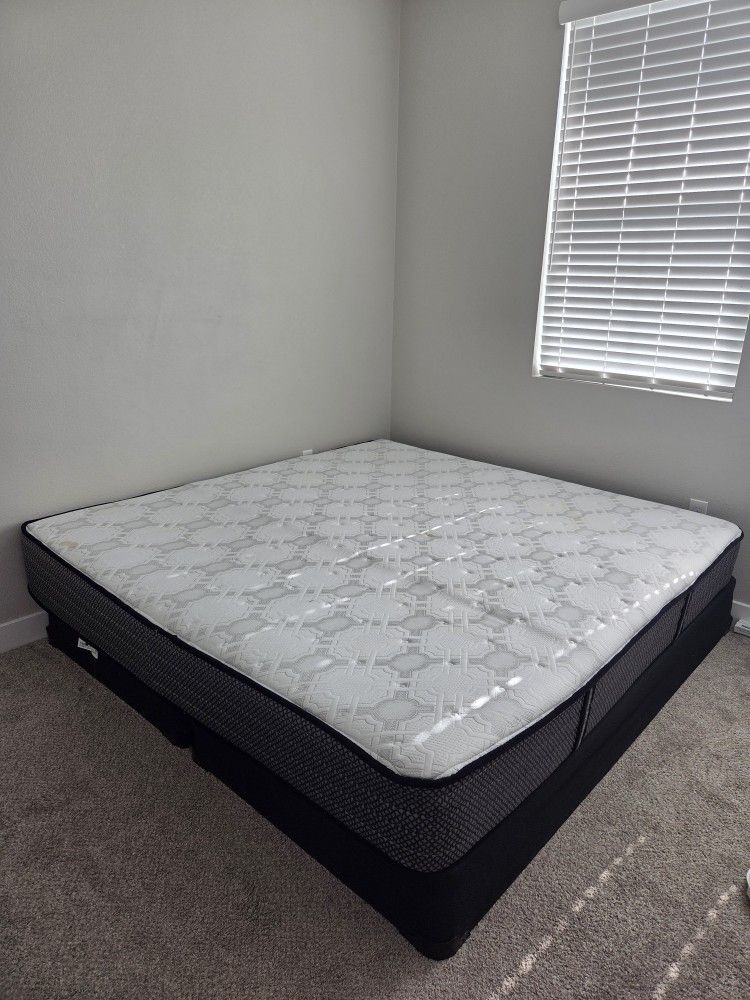 King Size Sealy Posturepedic Mattress + Foundation - Great Condition